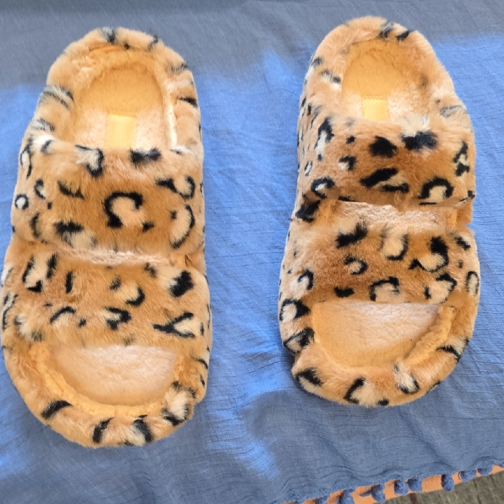 Crocs Fuzzy Leopard Slippers